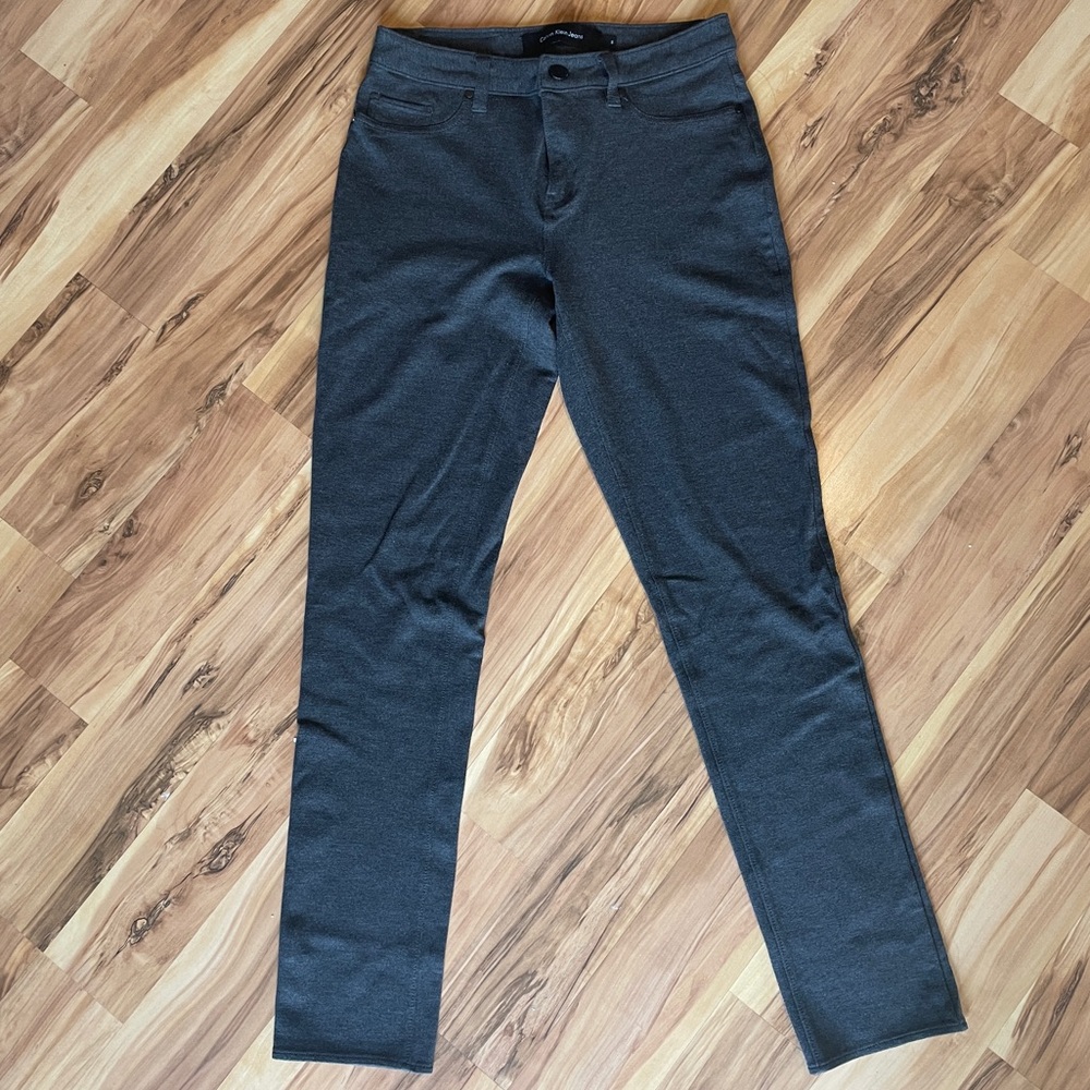 Calvin Klein Jeans - Jeggings - Grey - size 6 - NEVER WORN